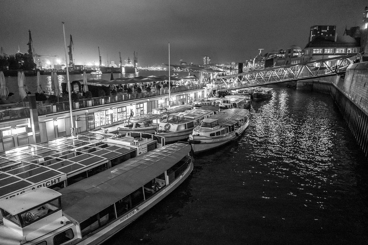 Leica SL (Typ 601) with Vario-Elmarit 24-90mm @ 24mm1/25th @ f/2.8, ISO 3200