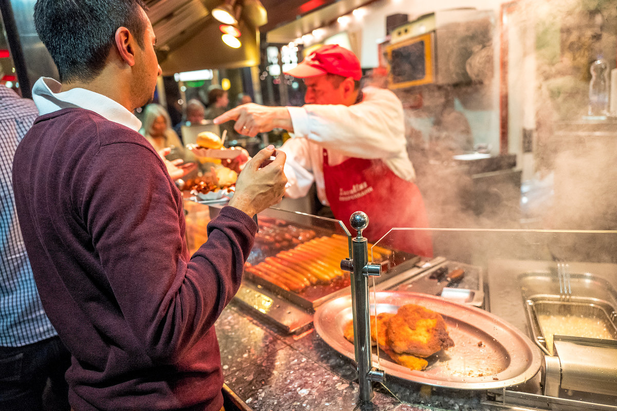 Leica SL (Typ 601) with Vario-Elmarit 24-90mm @ 24mm1/500th @ f/2.8, ISO 3200