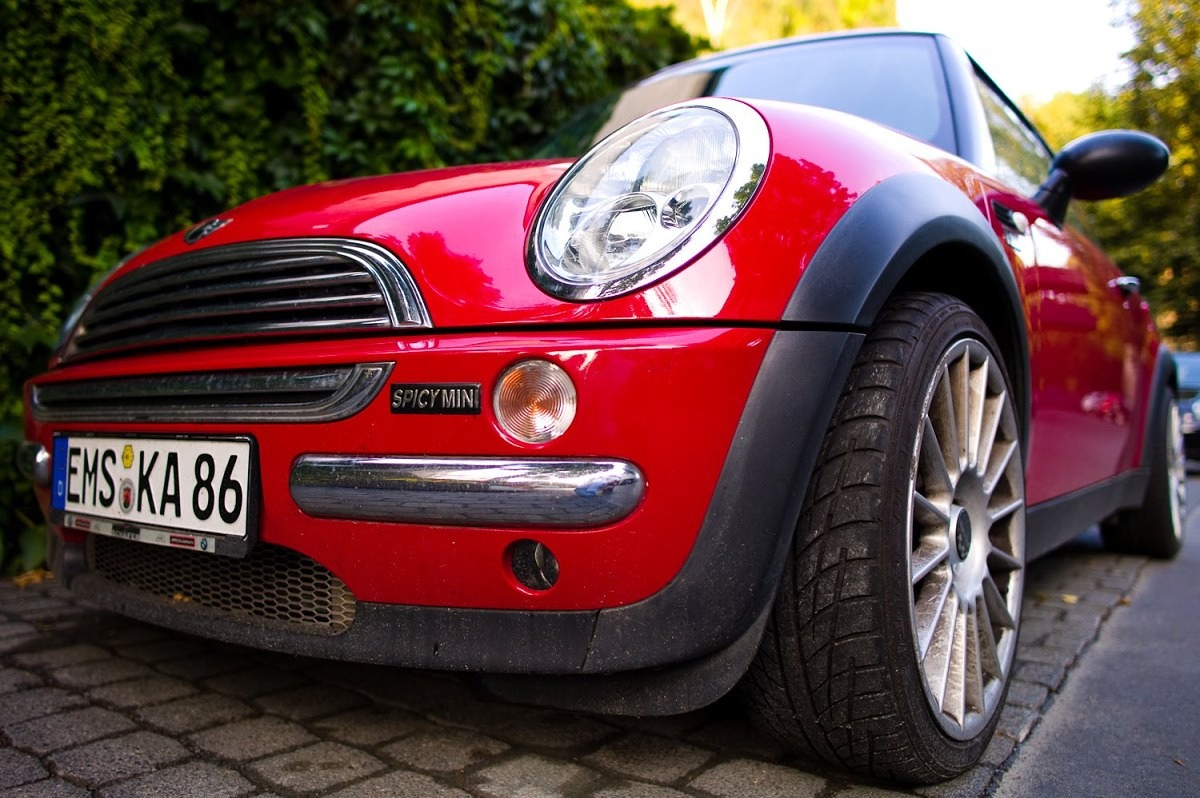 Tight wide-angle framing: Spicy Mini M9 with 24mm Summilux ASPH, ISO 160, 1/180th at f/2