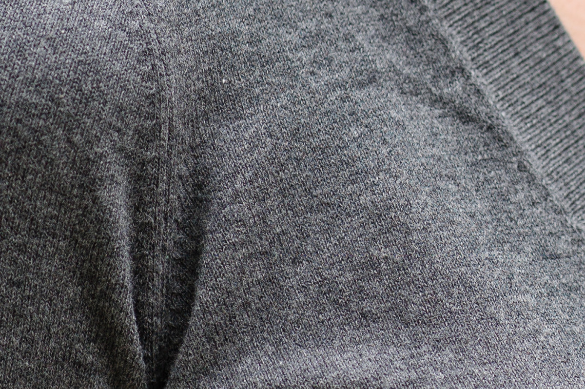 100% crop – extremely fine detail of shirt