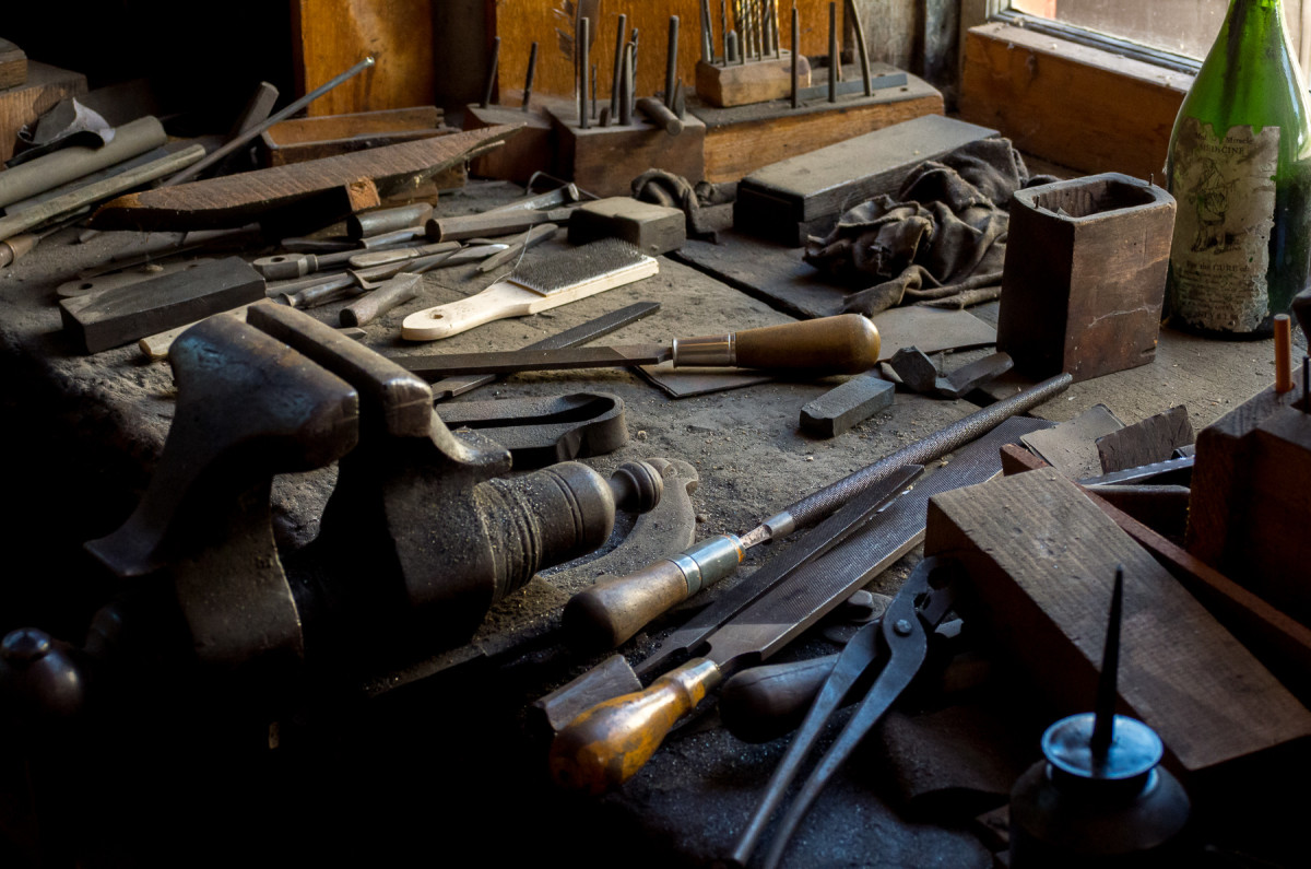 Tools of the tradeLeica X Vario (Typ 107), 28-70mm @ 70mm, 1/200th @ f/6.4, ISO 1600Click for 100% Crop