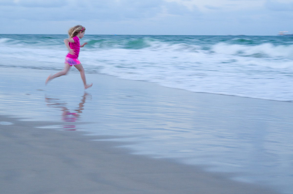 Sophia heads for the ocean Leica X Vario (Typ 107), 28-70mm @ 70mm, 1/30th @ f/6.4, ISO 800