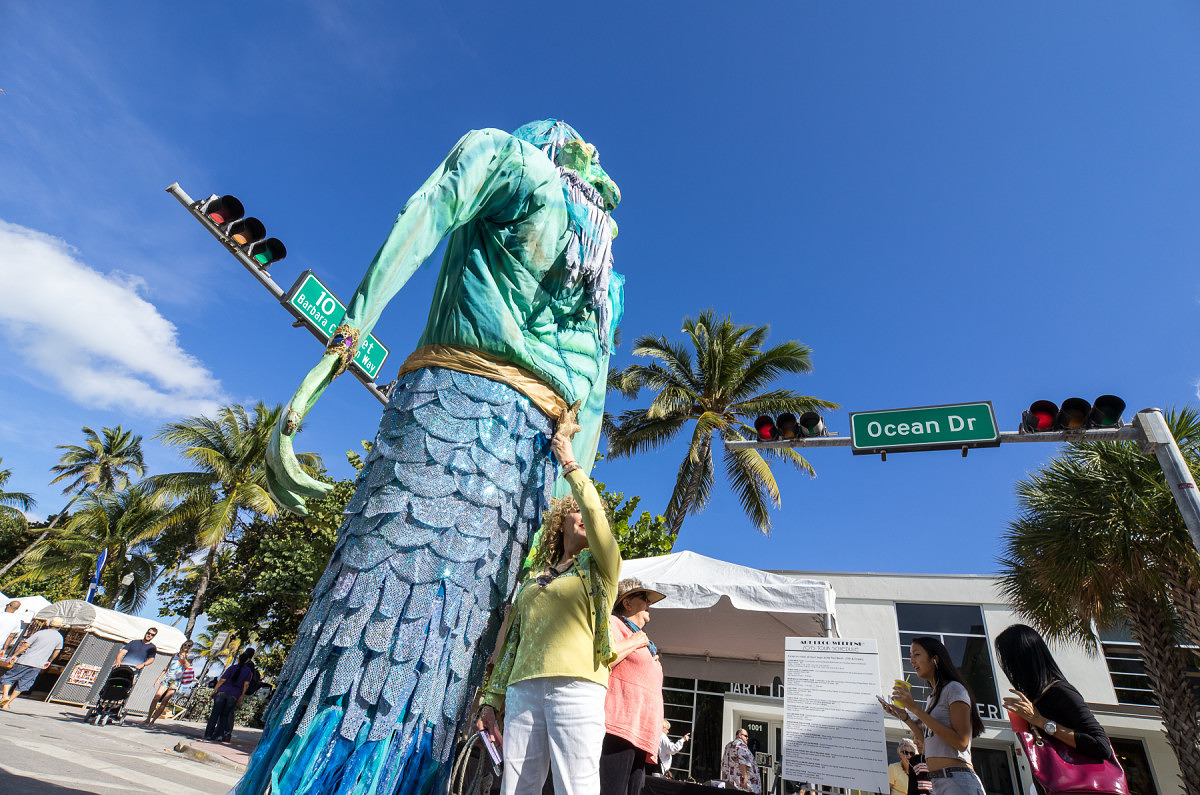 I was almost lying on the ground for this shot, and also nearly at the feet of this street performer. 1/500th of a second, f/7.1, ISO100 at 11mm. 