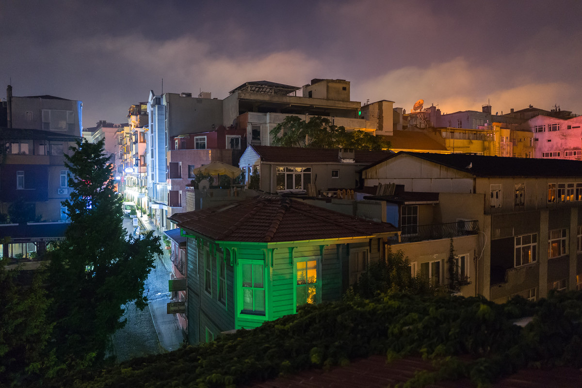 View from the roof of Cheers Hostel. 1/5 sec (tripod), f/1.7, ISO 3200