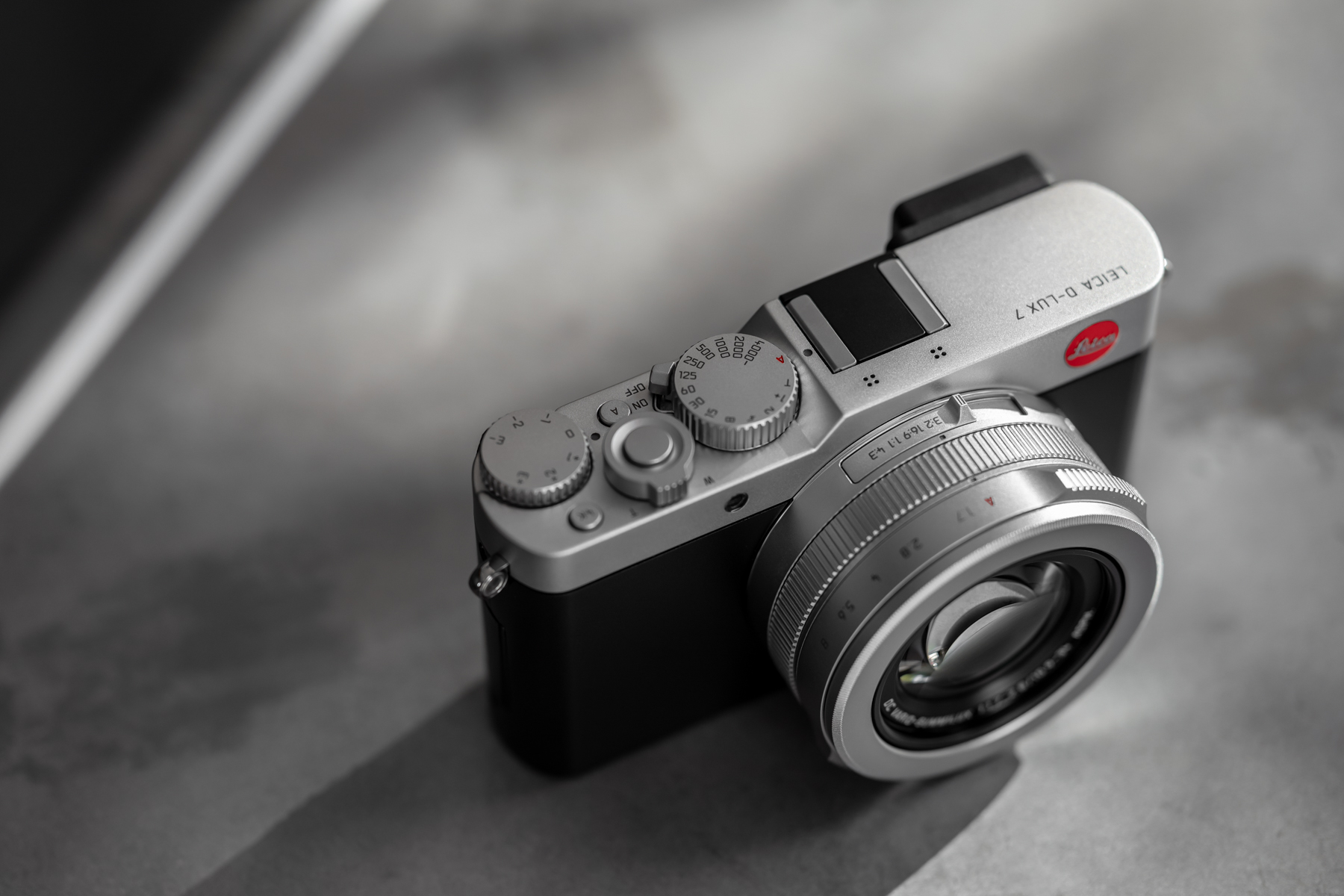 Leica D-Lux7 4/3 Sensor Enthusiast Camera review by Dale 