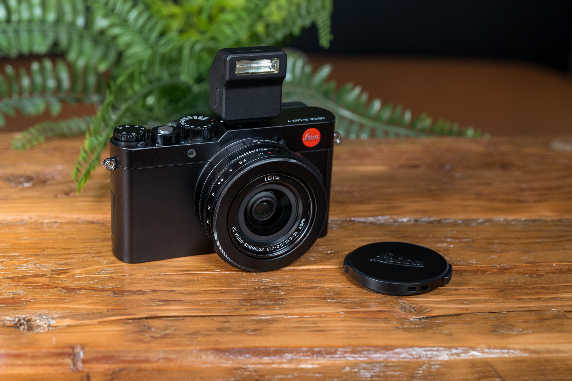 Leica D-Lux 7 Now Available in Black