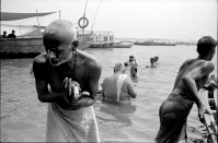 varanasi_bathing_IG