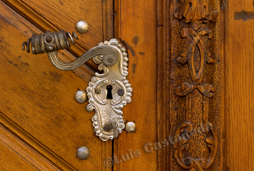 d4325-door-knob