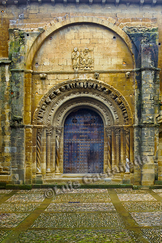d6748-romanesque-portico-church-of-sta-maria-uncastillo-aragon-spain