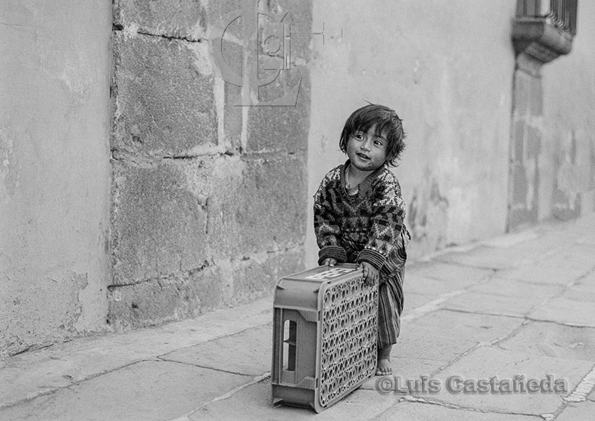 mayan-boy-playing-guatemala